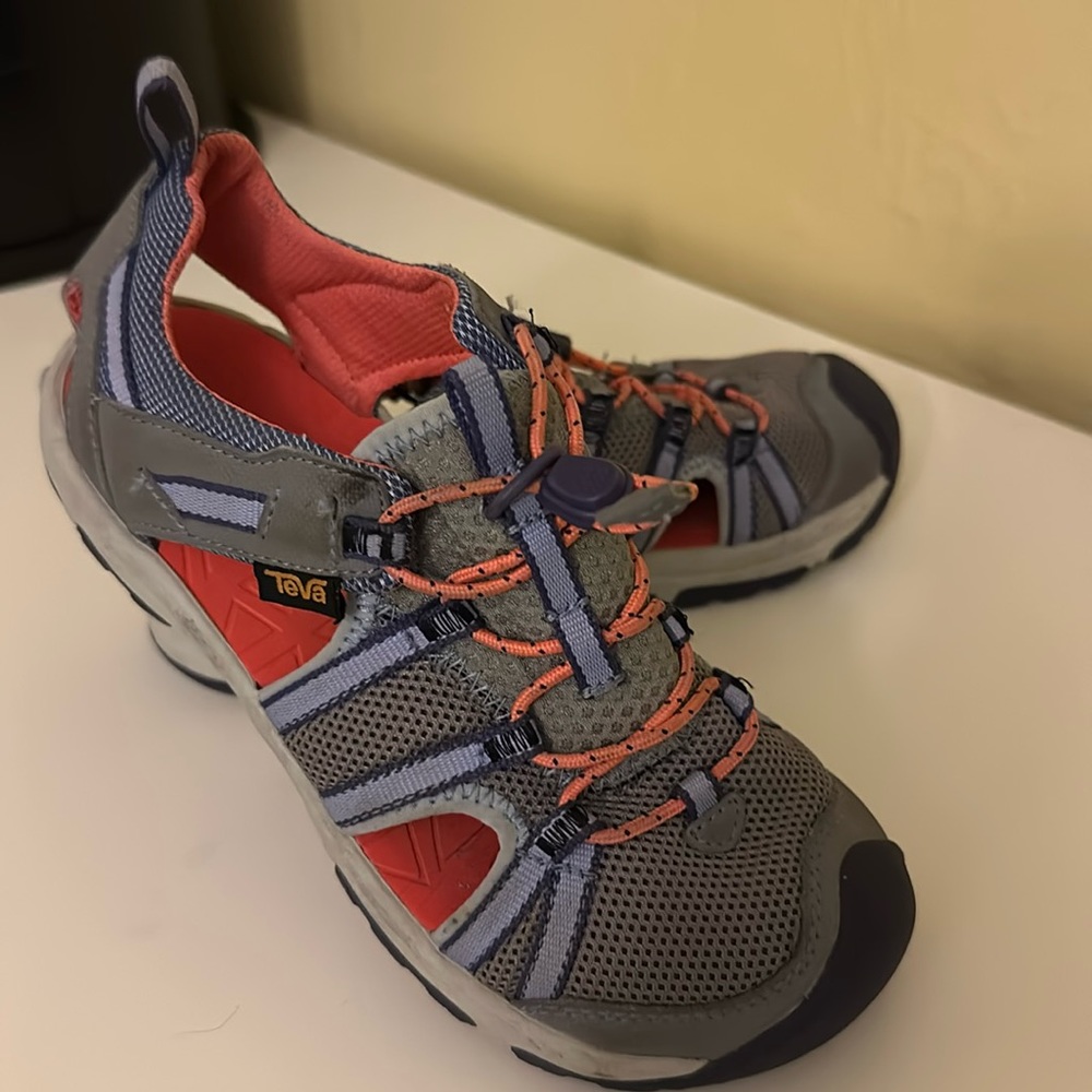 TEVA waterproof shoes ( kids)